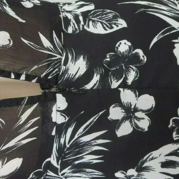 NWT Hollister Floral Dress Size Small Bell Sleeve - Picture 6 of 7